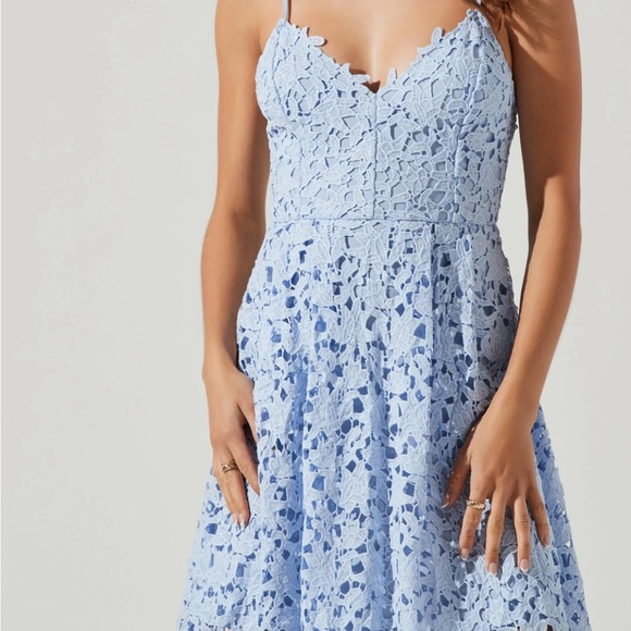 ASTR The label-  LACE A LINE MIDI DRESS - Picture 3 of 14